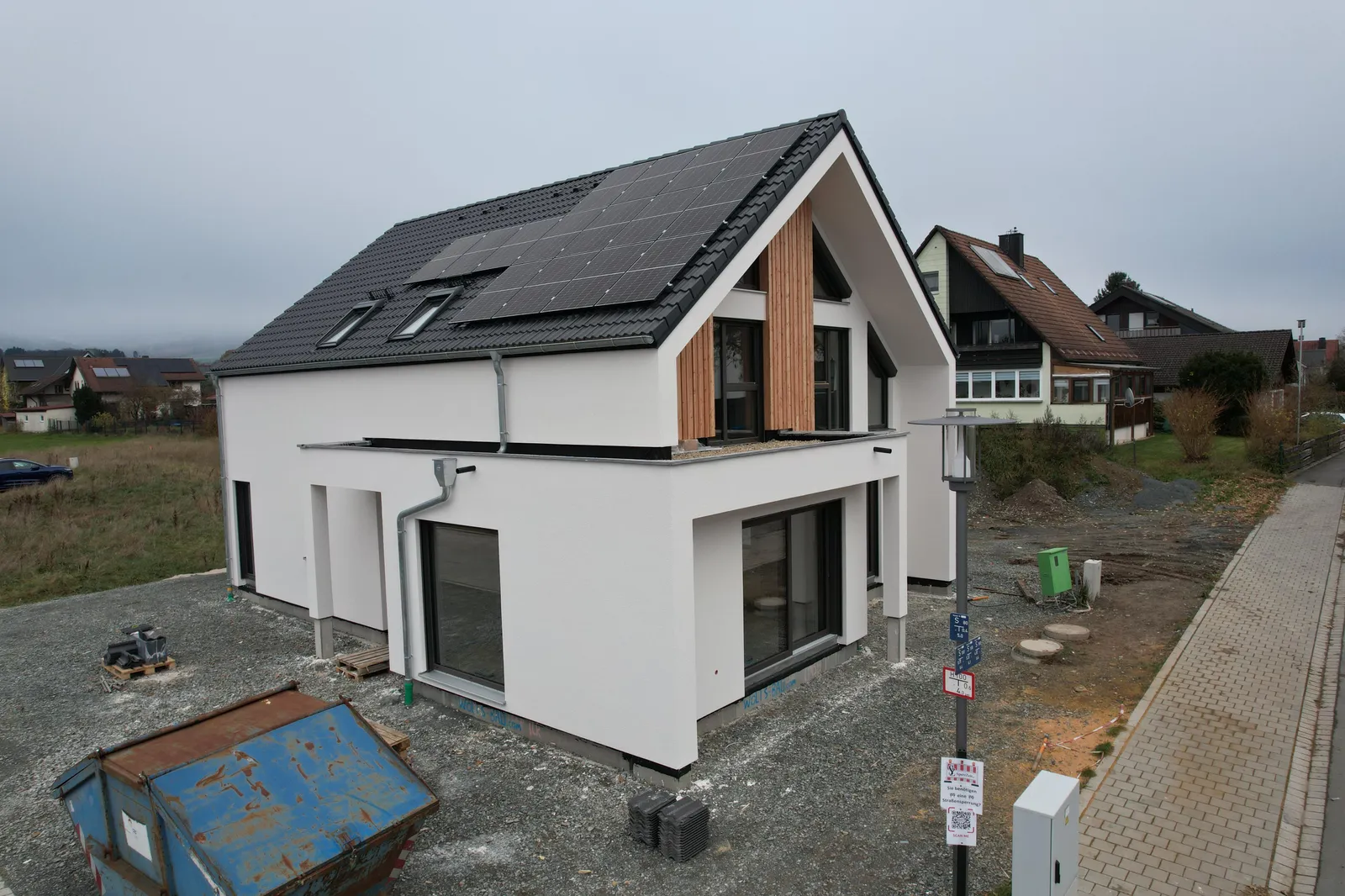 Neubau mit Solardach – WOLF-Haus Fertighaus