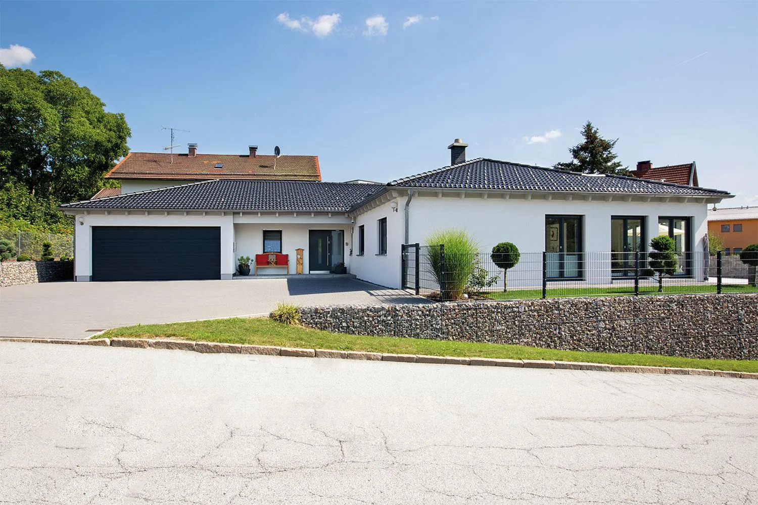 Bungalow mit Doppelgarage – WOLF-Haus Fertigbau